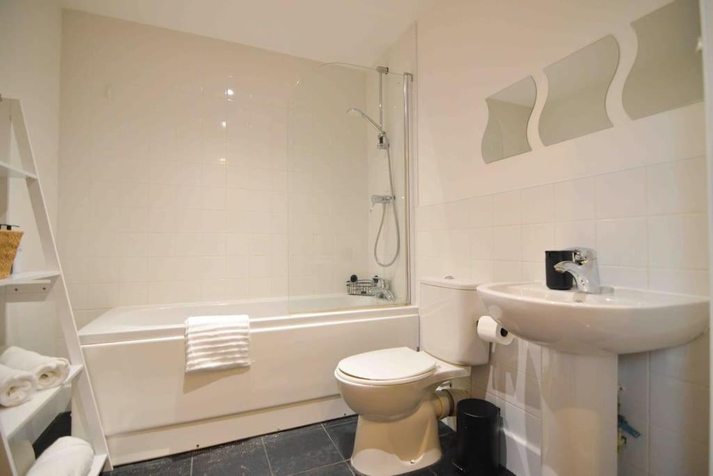 לאפבורו Cosy, Centrally Located Studio With Gated Parking! מראה חיצוני תמונה
