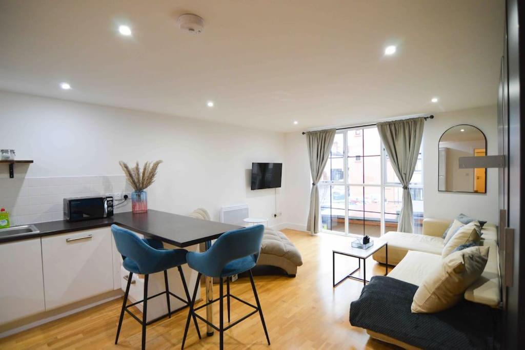 לאפבורו Cosy, Centrally Located Studio With Gated Parking! מראה חיצוני תמונה